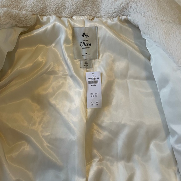 Abercrombie ultra mini puffer
NWT
Size M - Picture 2 of 4
